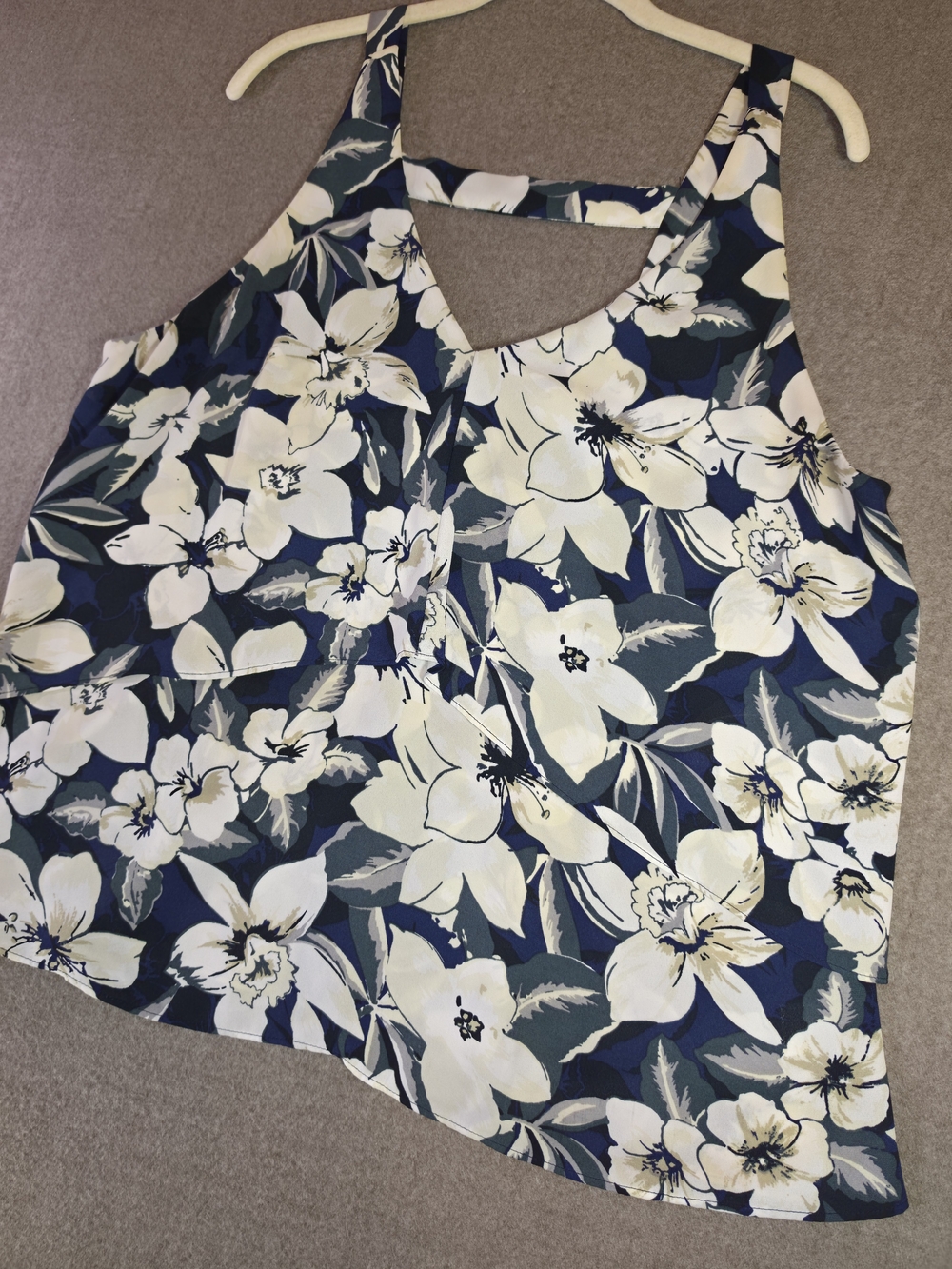 belle sky Navy and Cream Floral Sleeveless Poly Tropical Blouse Women's XL
